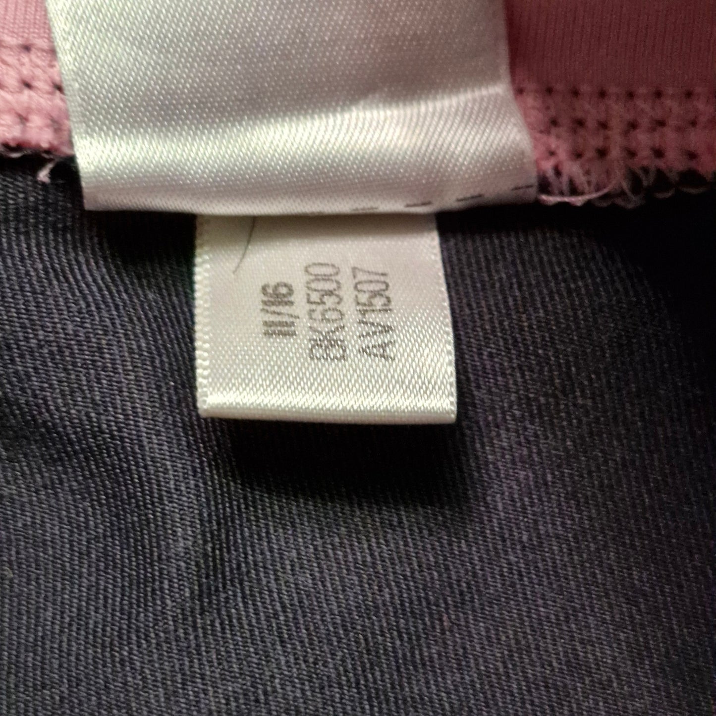 Reebok Fitted Capri Leggings Women’s Size Small Gray with Pink Trim
