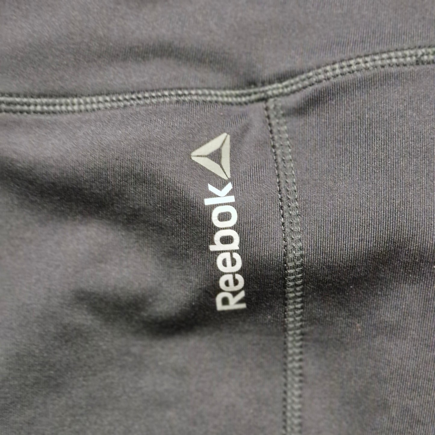 Reebok Fitted Capri Leggings Women’s Size Small Gray with Pink Trim