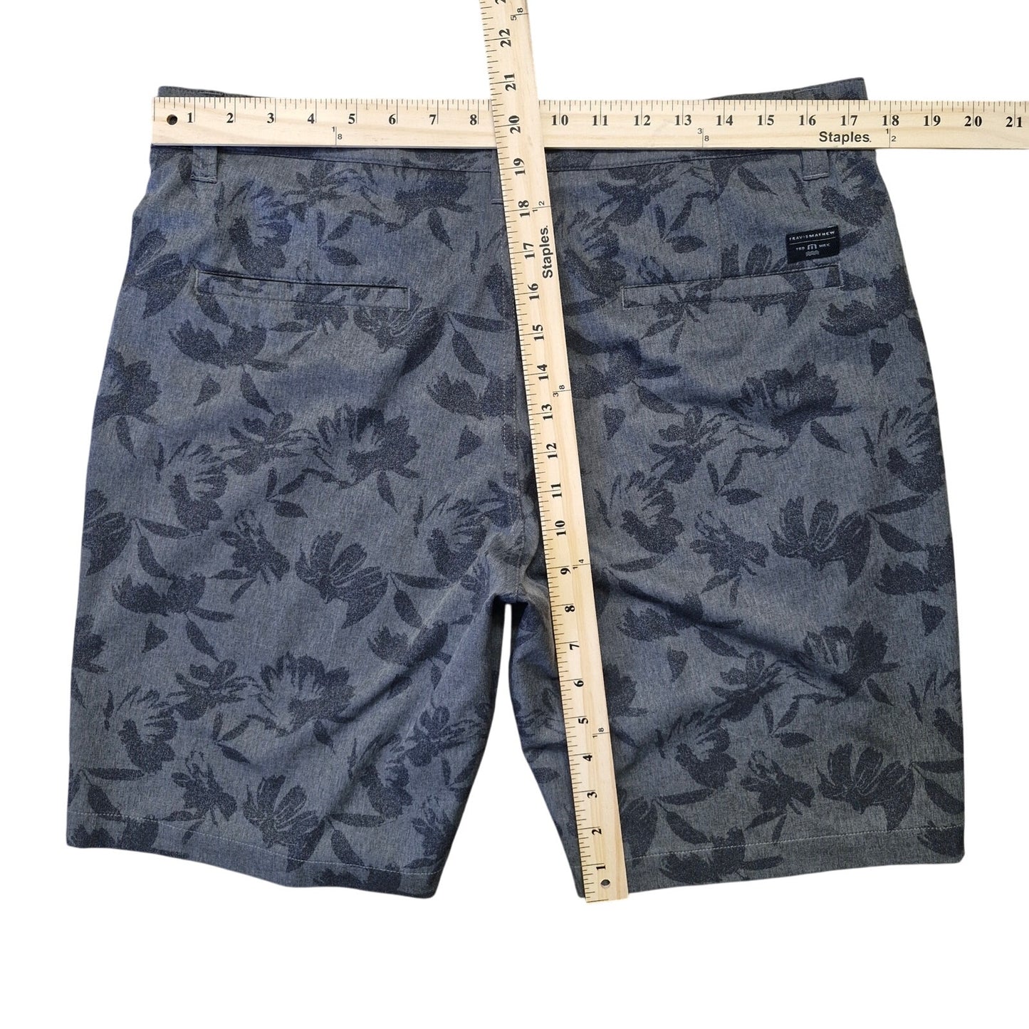 Travis Mathew Men's Gray Golf Shorts Polyester Lightweight Size 34