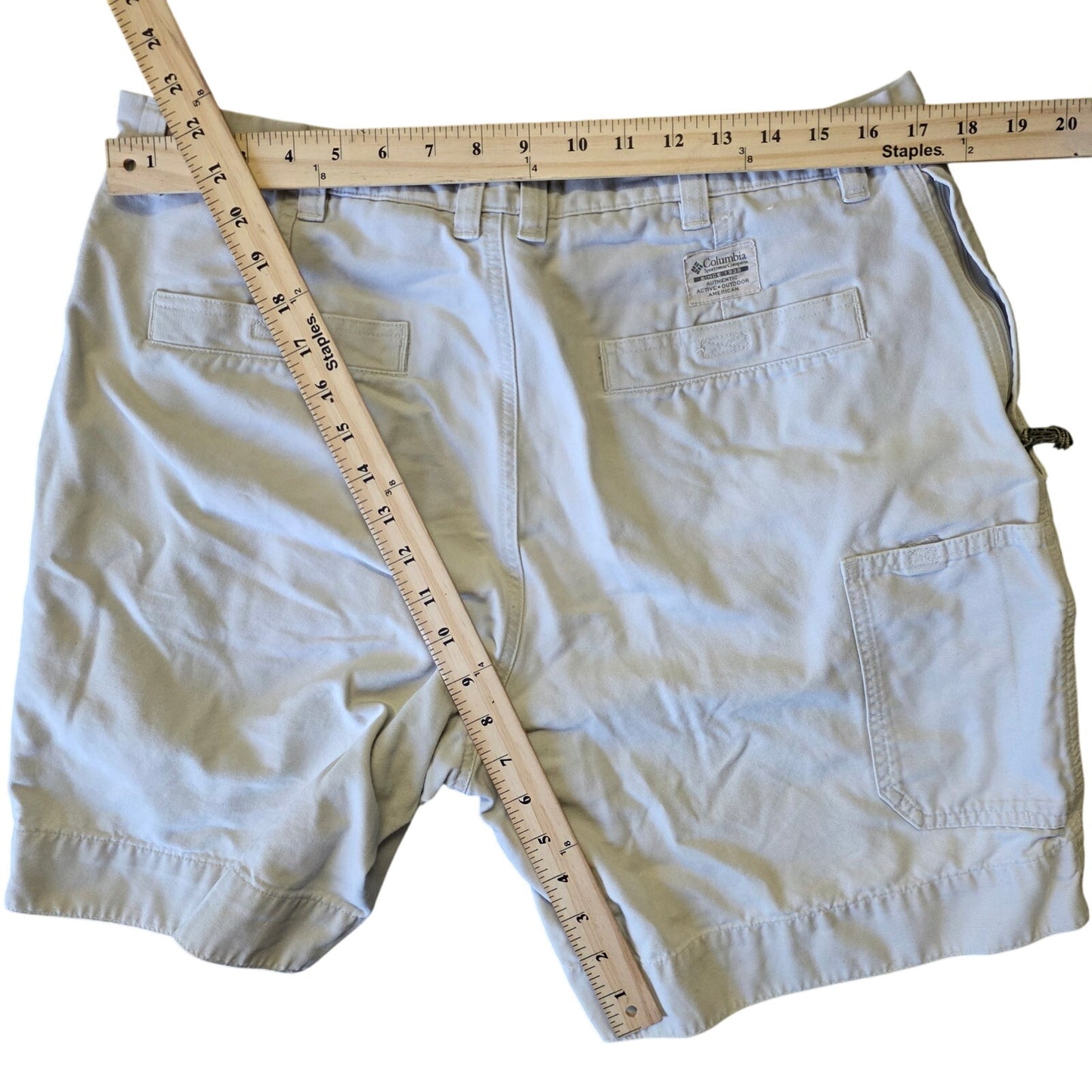 Columbia Canvas Above-Knee Spell-Out Shorts Men 36 Beige Casual