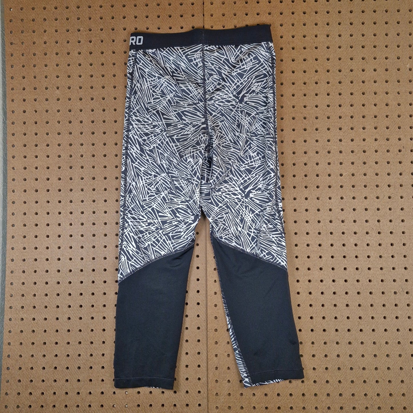 Nike Pro Dri-Fit Palm Print Capri Leggings Womens MEDIUM Black White Compression