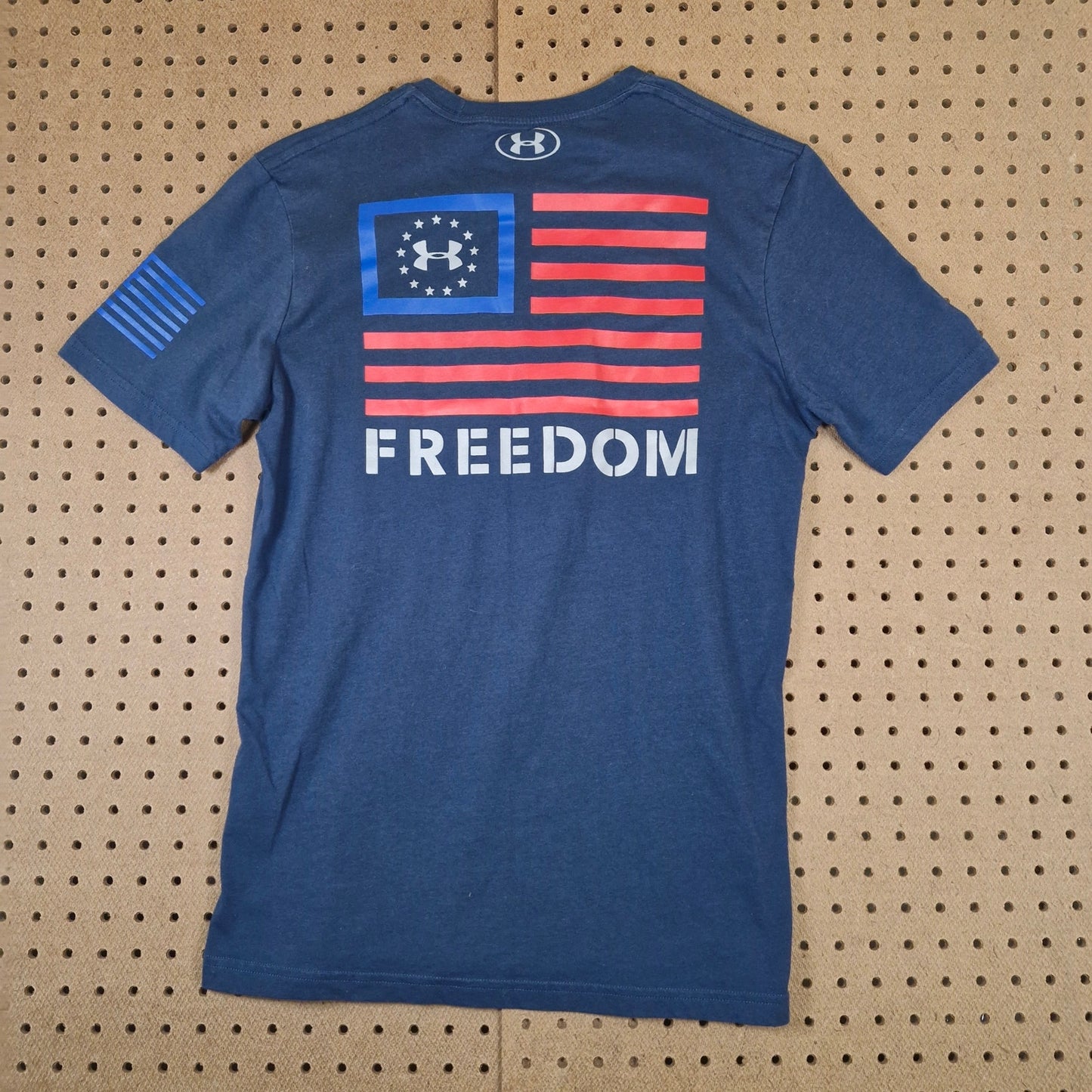 Under Armour Freedom T Shirt Adult Small Gray Cotton USA Graphic Tee