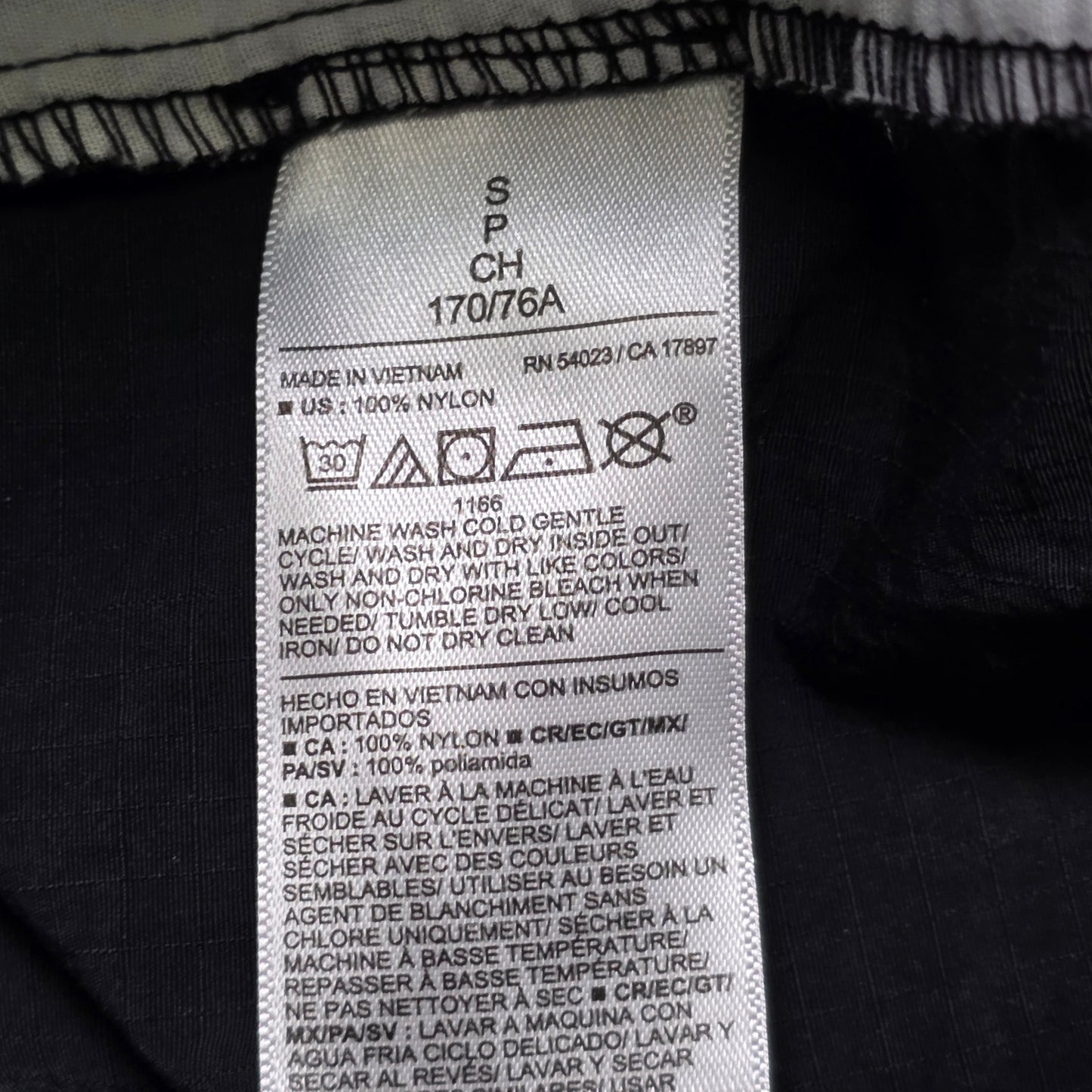 Old Navy Tech Hybrid Cargo Shorts Men’s S Black 7-Inch Inseam