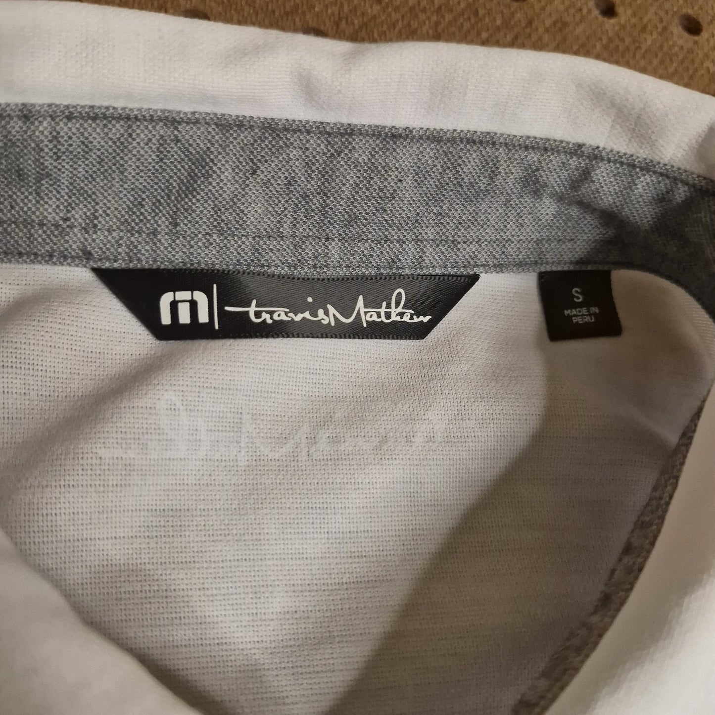 TRAVIS MATTHEW GOLF POLO SHIRT WHITE FRONT POCKET SIZE M