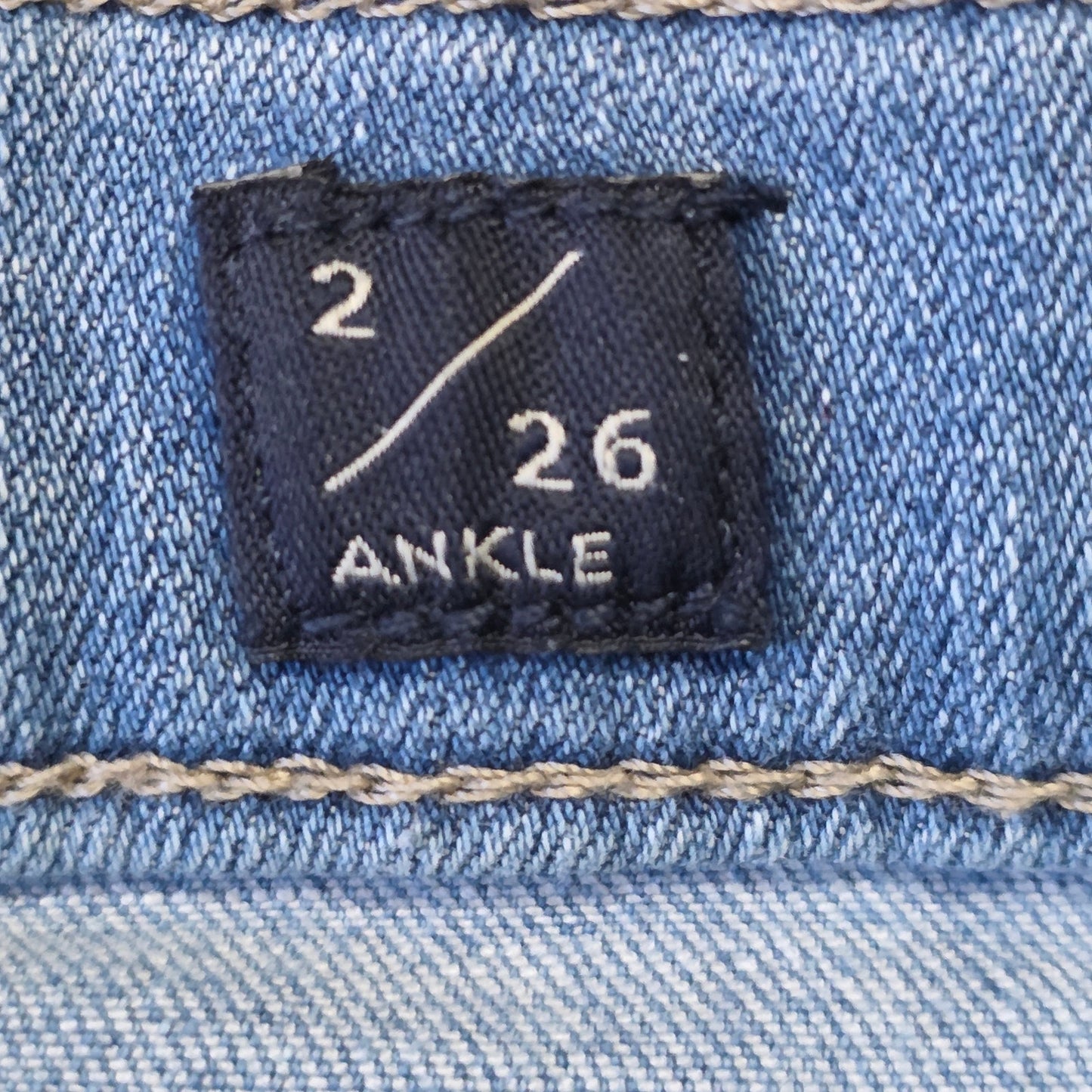 Lucky Brand Mid Rise Ripped Jeans Women’s 26 Light Wash Ankle