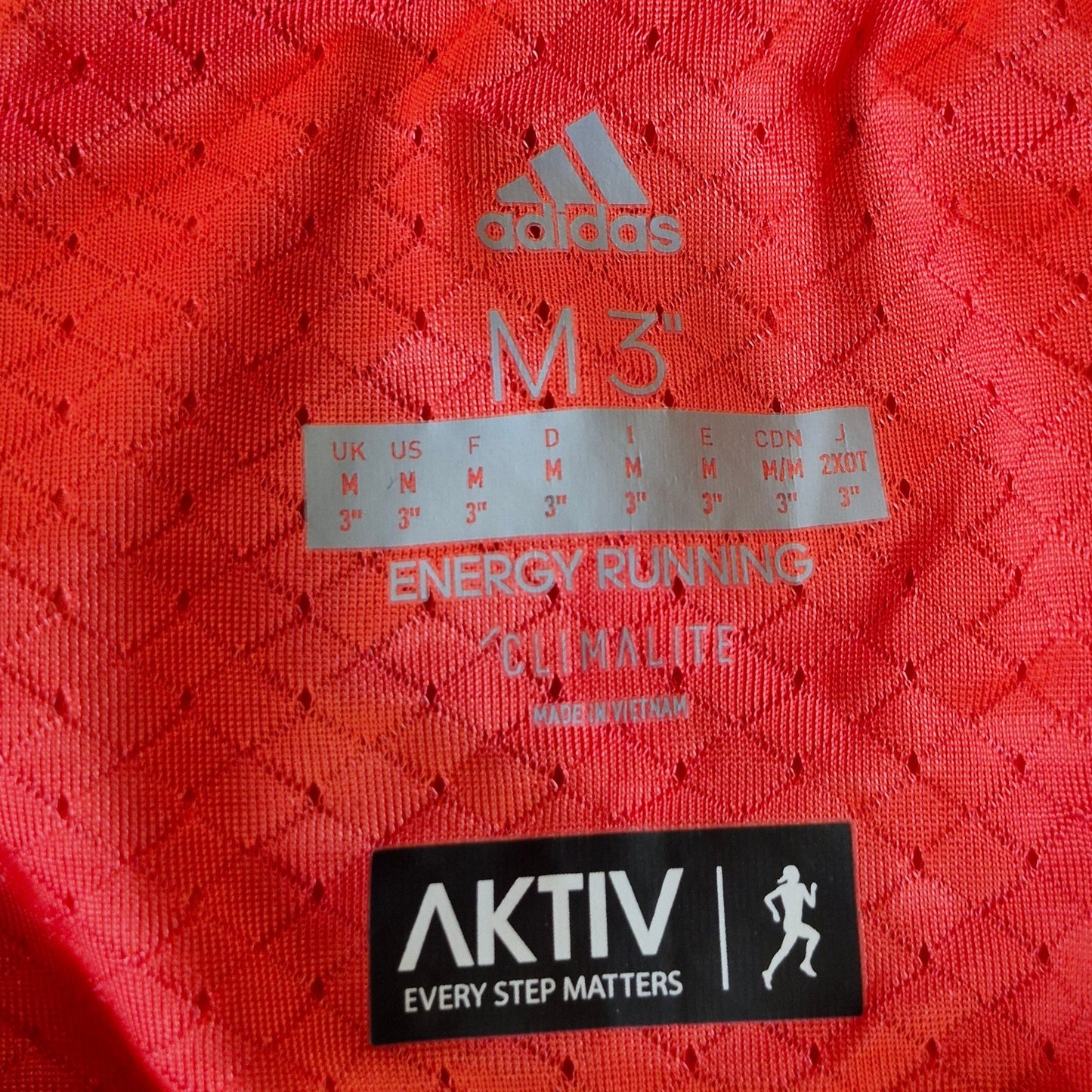 Adidas M10 Icon Running Shorts Women’s Size Medium Red Blue Trim 3" Style CD5104