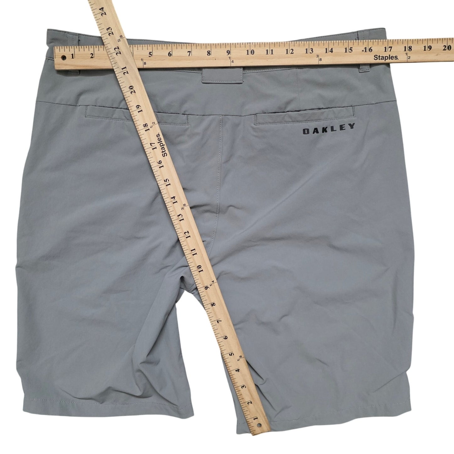 Oakley Men’s Shorts 34 Gray Regular Fit Land and Water Activewear