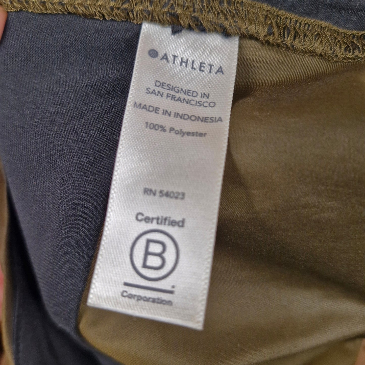 ATHLETA Radiant Jogger Pants Womans Size 4 Olive Green Workout Athletic