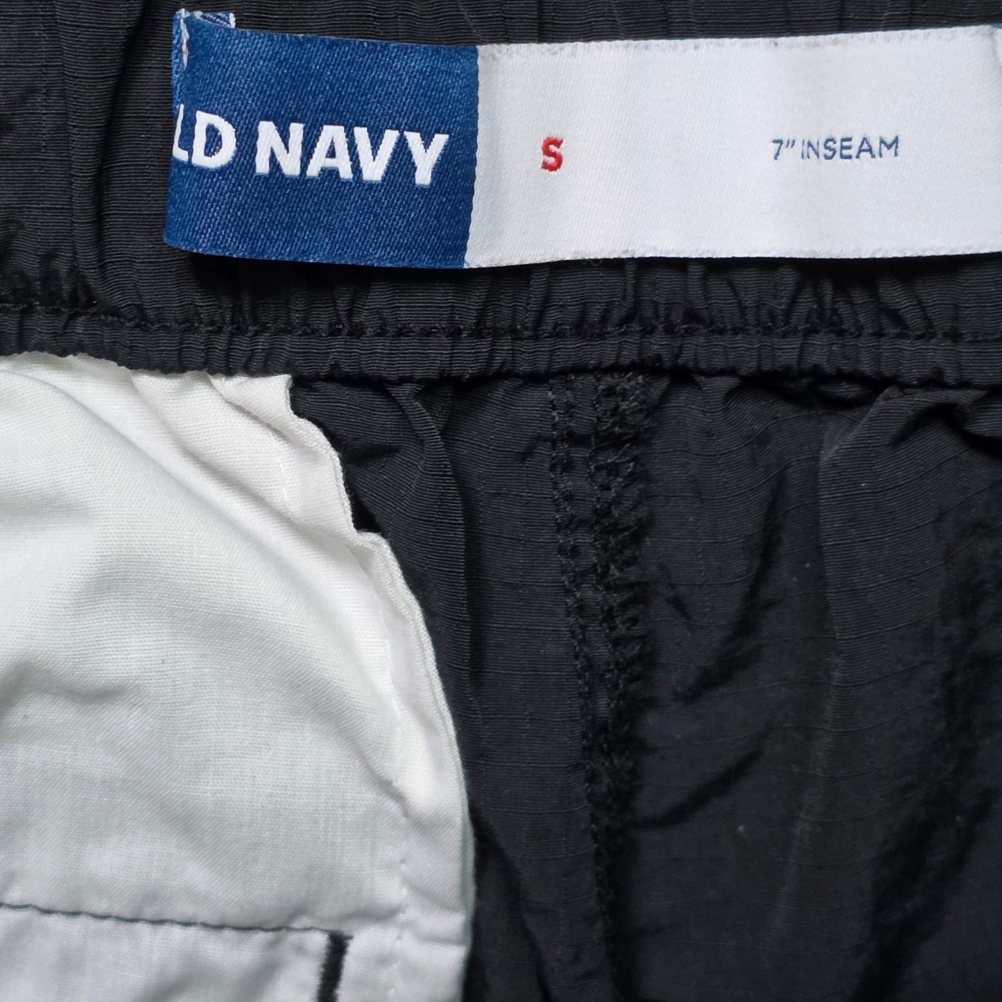 Old Navy Tech Hybrid Cargo Shorts Men’s S Black 7-Inch Inseam