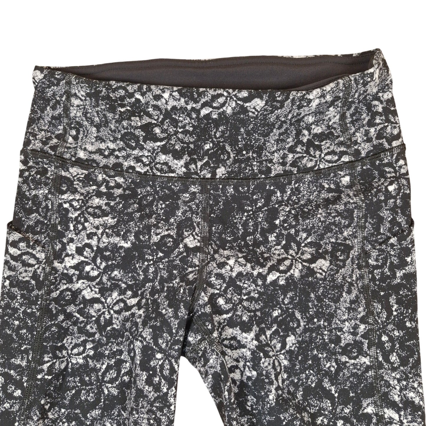 Lululemon Pace Rival Crop Achromatize Ice Grey Black print size 4