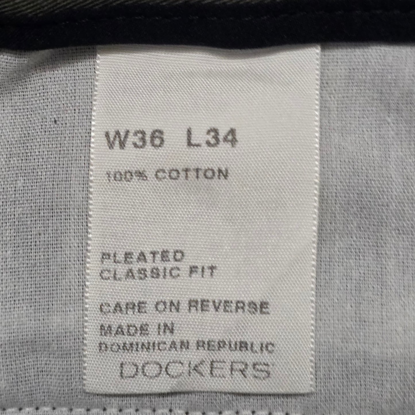 Dockers Signature Khaki Relaxed Fit Pleated Men’s W36 L34