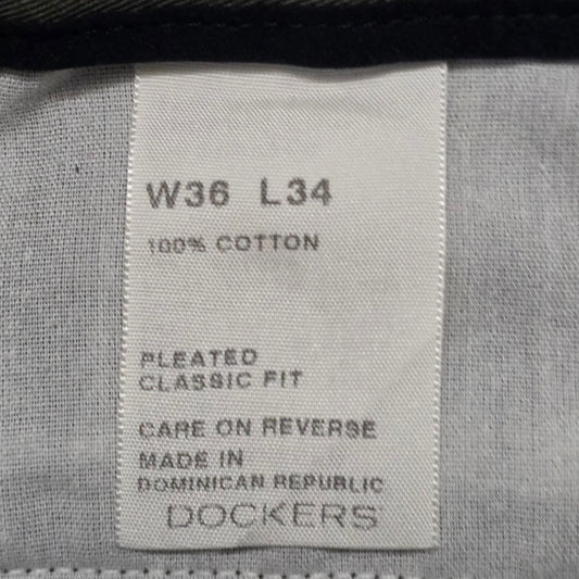 Dockers Signature Khaki Relaxed Fit Pleated Men’s W36 L34