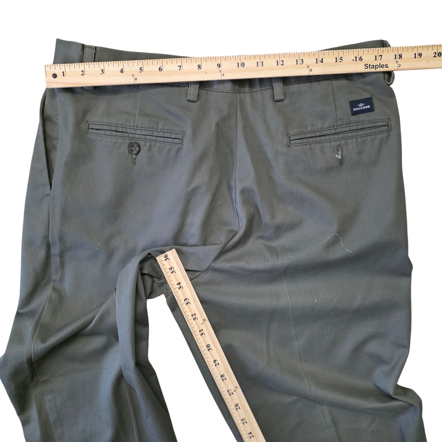 Dockers Signature Khaki Relaxed Fit Pleated Men’s W36 L34
