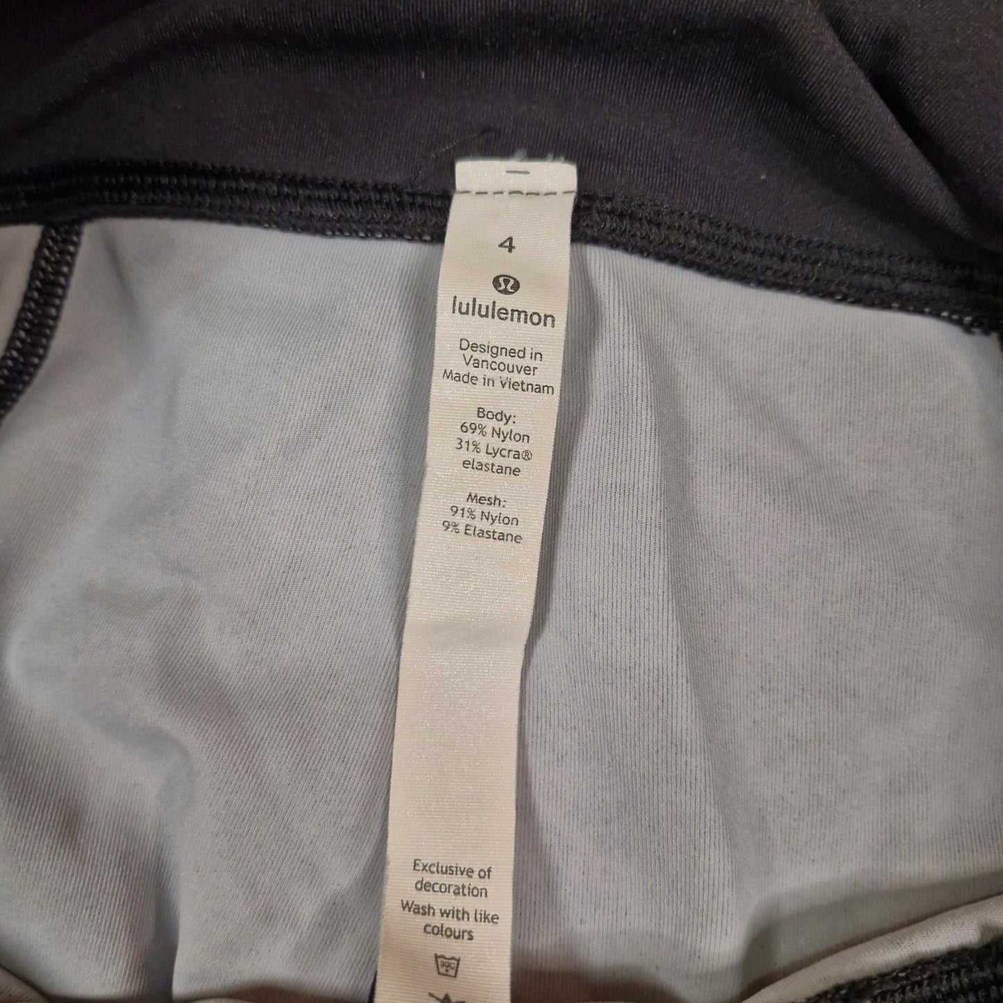 Lululemon Pace Rival Crop Achromatize Ice Grey Black print size 4