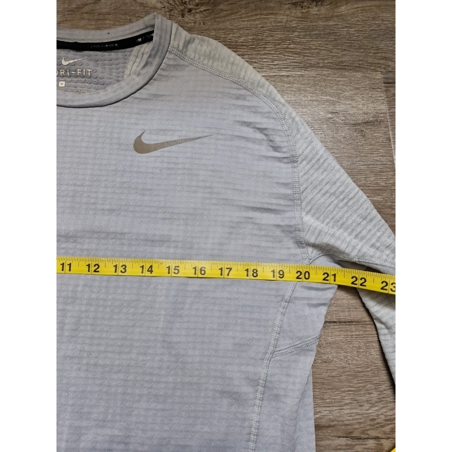 Nike Running Shirt Men’s Medium Gray Long Sleeve Dri-Fit Waffle Knit Pullover