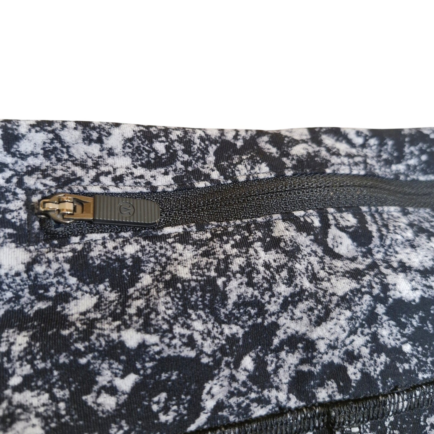 Lululemon Pace Rival Crop Achromatize Ice Grey Black print size 4