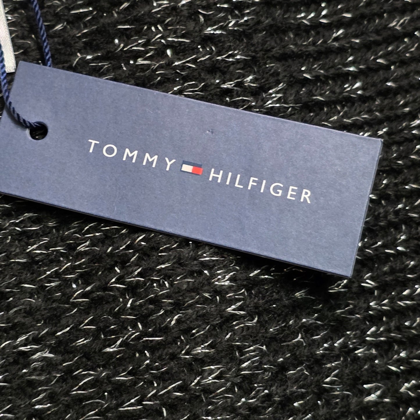 Tommy Hilfiger Men’s Black Gray Logo Muffler Scarf One Size NWT