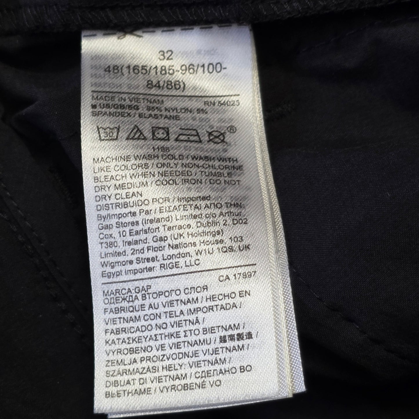Gap Tech Shorts Men’s Size 32 Small True Black