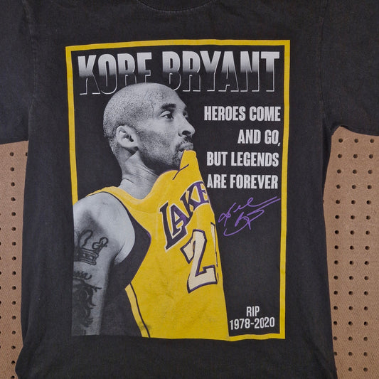 Legend Kobe Bryant “Heroes Come And Go But Legends Are Forever” T-Shirt Men’s Size Large Black