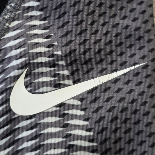Nike Pro Crop Pants Women’s S Black Gray Yoga Running Athletic